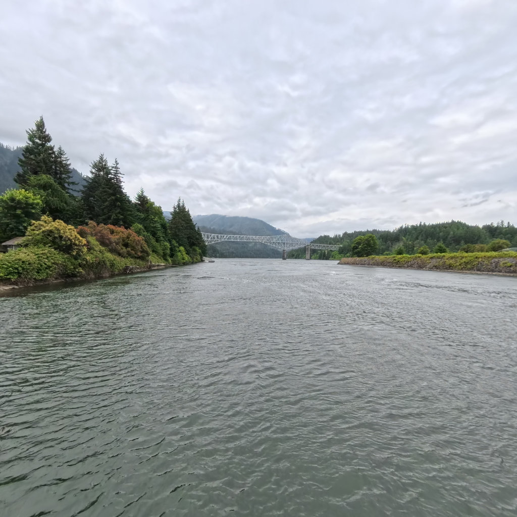 Cascade Locks scene image looking forward