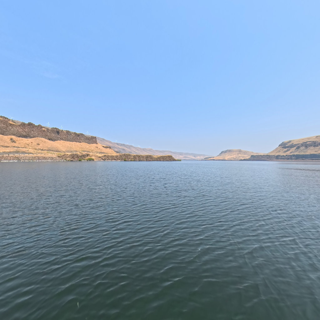 Columbia River scene image looking forward